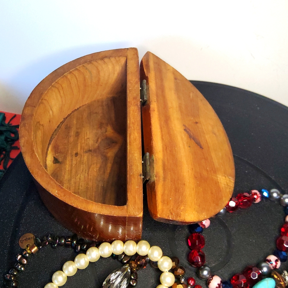 Bundle of seven bangle bracelets with vintage box - Picture 7 of 8